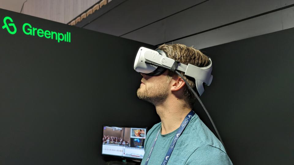 Man met VR bril