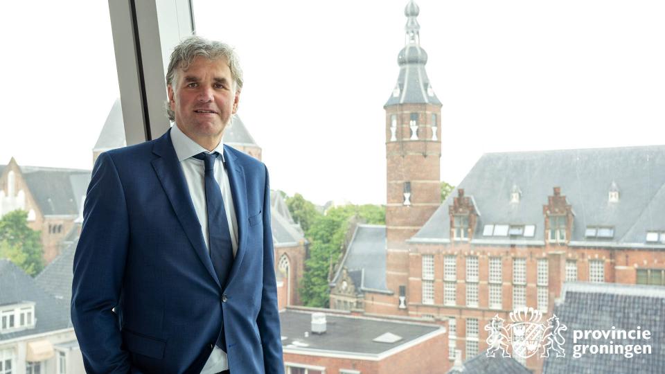 Foto Henk Emmens en logo provincie Groningen 